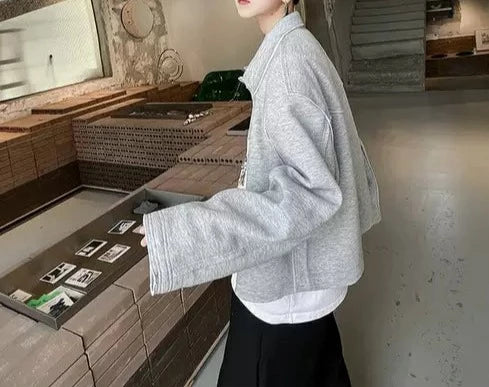 【秋コーデ6日目:3点セット】 ①スウェットJKT ②長袖Tシャツ白 ③黒パンツ