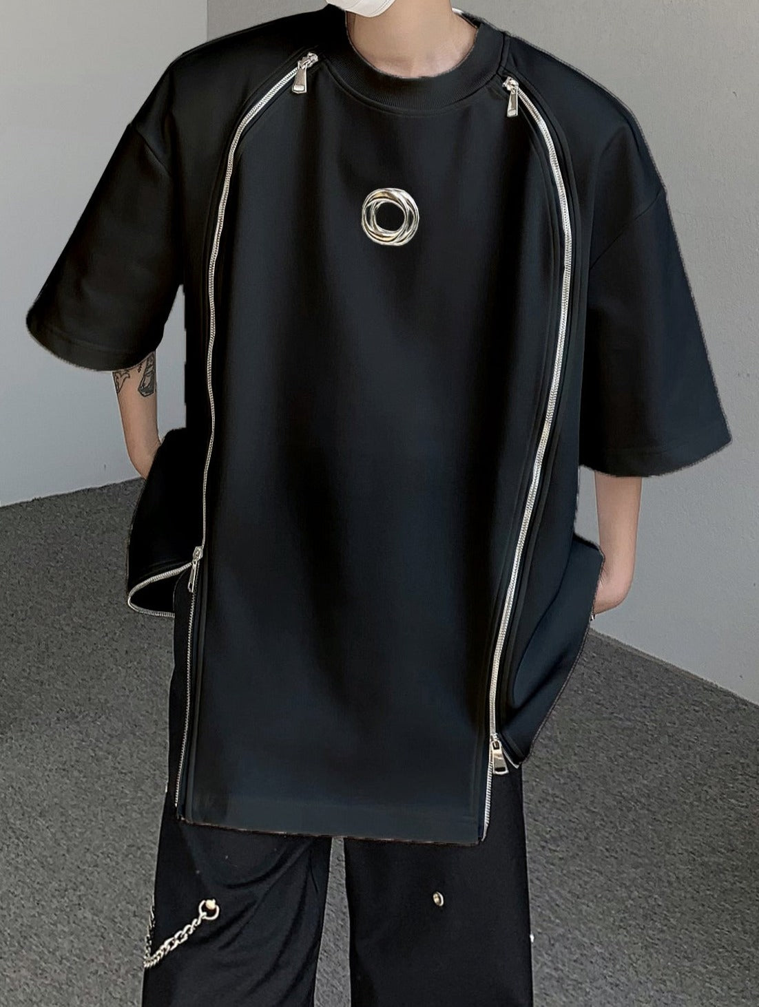 ダブルジップ スプリット パッドショルダー デザインTシャツ